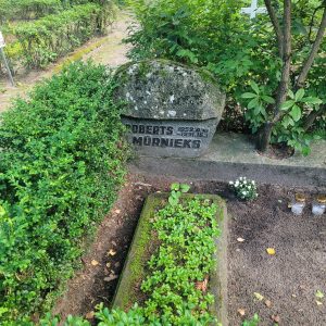 Roberta Mūrnieka kaps Mārupes kapos
