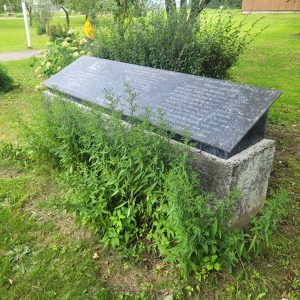 Piemiņas plāksne represētajiem Birzgales pagastā