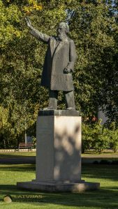 Piemineklis skolotājam un publicistam Atim Kronvaldam Siguldā