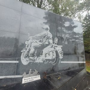Piemineklis Bojā Gājušam Motociklistam