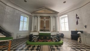 Balgales luterāņu baznīcaPiemiņas plāksne no Zentenes pagasta izvestajiem
