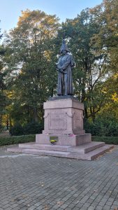 Piemineklis ģenerālfeldmaršalam Mihailam Barklajam de Tolli (1761–1818)