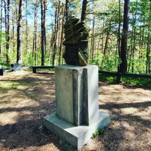 Jāņa Čakstes piemiņas zīme Bernātos