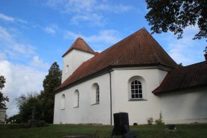 Puzes luterāņu baznīcā piemiņas plāksne kritušajiem draudzes locekļiem