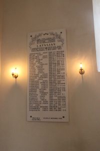Puzes luterāņu baznīcā piemiņas plāksne kritušajiem draudzes locekļiem