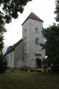 Puzes luterāņu baznīcā piemiņas plāksne kritušajiem draudzes locekļiem