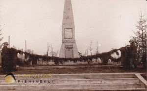5. Cēsu pulka krtušajiem karavīriem veltītais piemineklis (Foto zudusilatvija.lv vecais piemineklis)