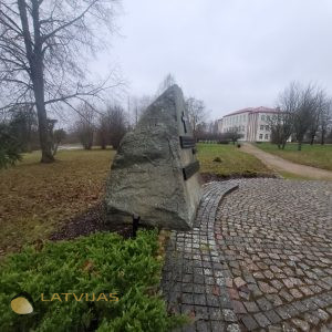 Staļinisma upuru piemiņas akmens Kandavā