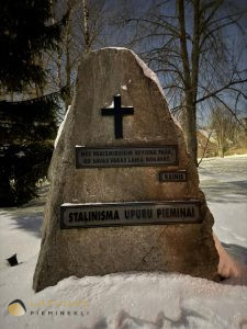 Staļinisma upuru piemiņas akmens Kandavā