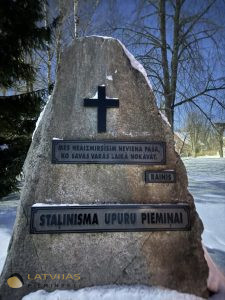 Staļinisma upuru piemiņas akmens Kandavā