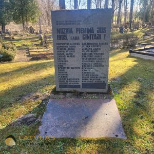 Piemineklis 1905. gada revolucionāriem Lāčplēša kapos 